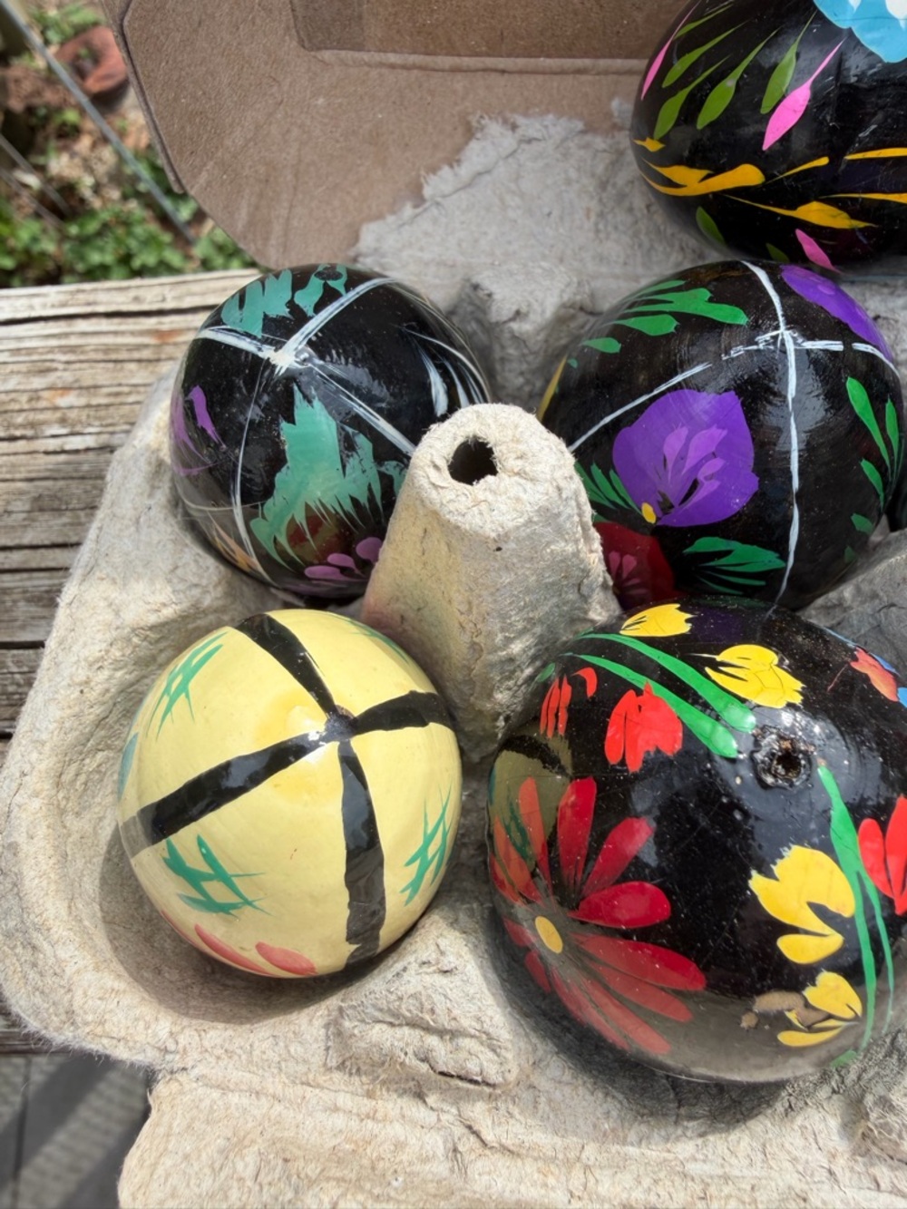 Handpainted Wood Eggs (13) As Is Collectible 1970’s Some With Paint Chipped - Picture 7 of 16